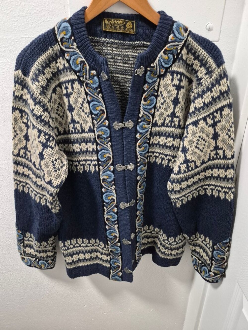 Nordstrikk Norwegian Wool Cardigan Sweater Ornate Clasps Embroidered Trim M READ
